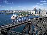 悉尼大橋離水面 134 metres above Sydney Harbour